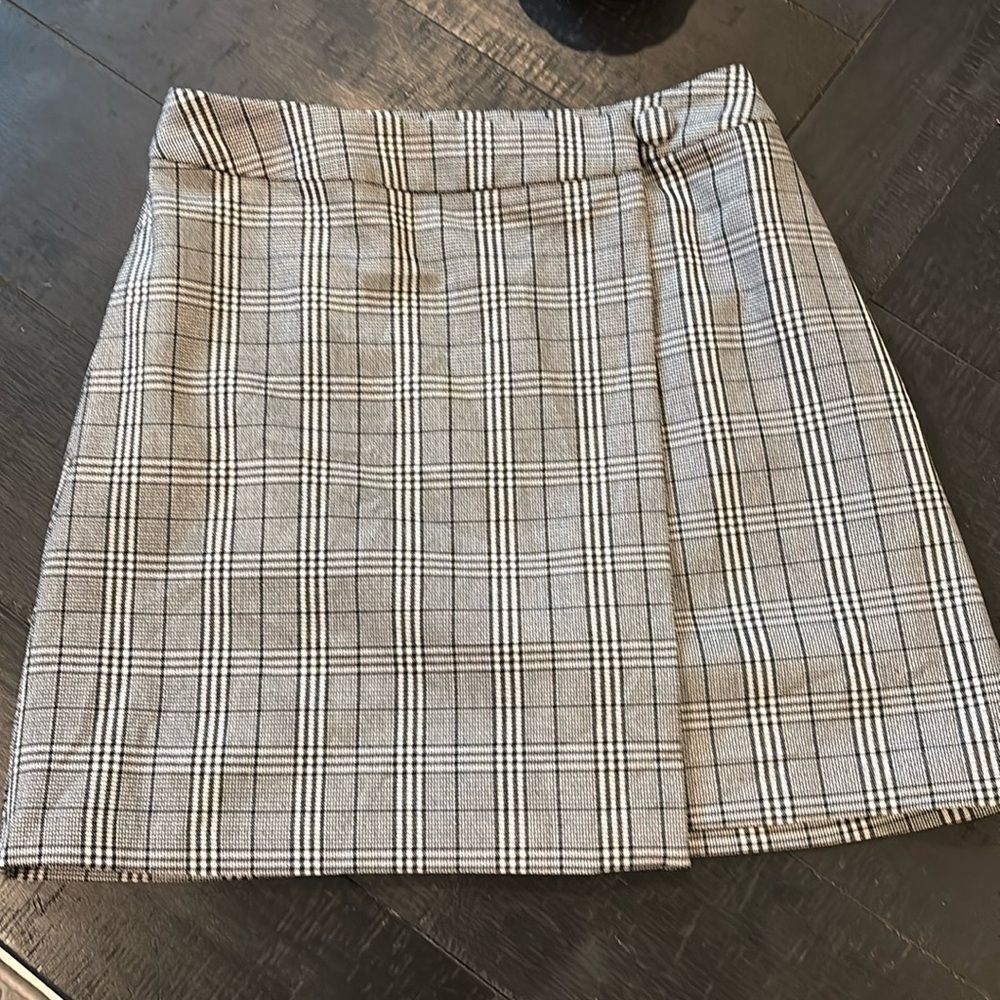 a new day Black White Envelope Plaid Wrap Mini Skirt Size 6 School Girl Preppy‌